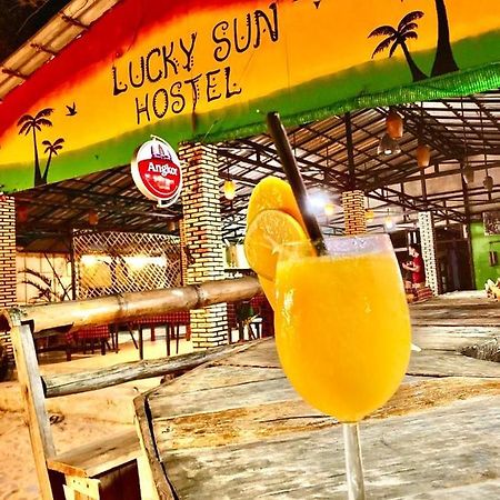 Lucky Sun Saracen Bay Hostel Koh Rong Sanloem Exterior photo