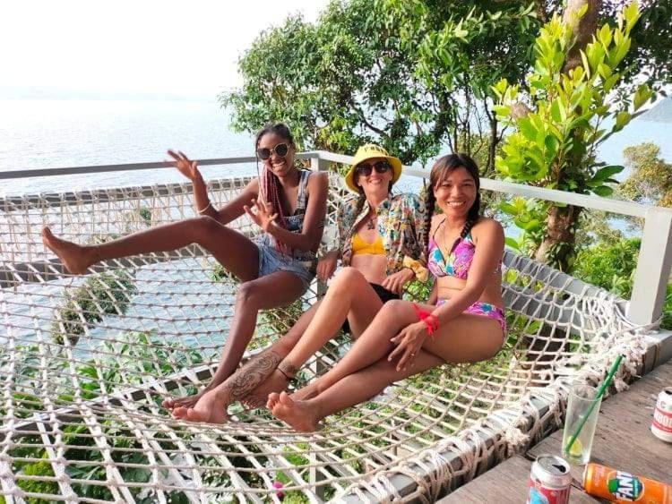 Lucky Sun Saracen Bay Hostel Koh Rong Sanloem Exterior photo