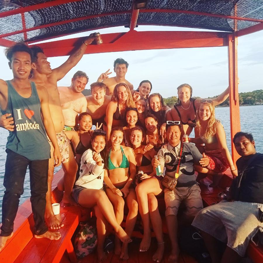 Lucky Sun Saracen Bay Hostel Koh Rong Sanloem Exterior photo
