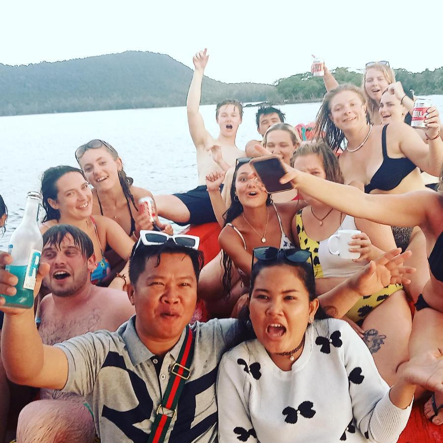 Lucky Sun Saracen Bay Hostel Koh Rong Sanloem Exterior photo