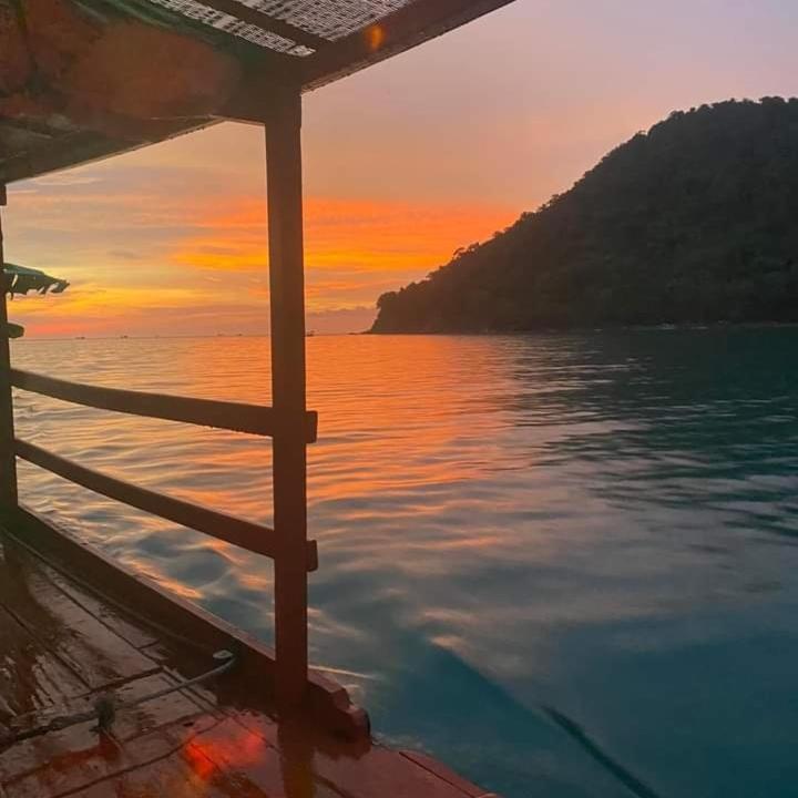 Lucky Sun Saracen Bay Hostel Koh Rong Sanloem Exterior photo