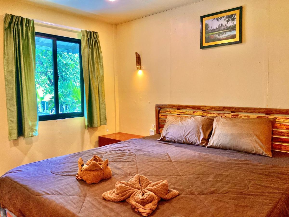 Lucky Sun Saracen Bay Hostel Koh Rong Sanloem Exterior photo