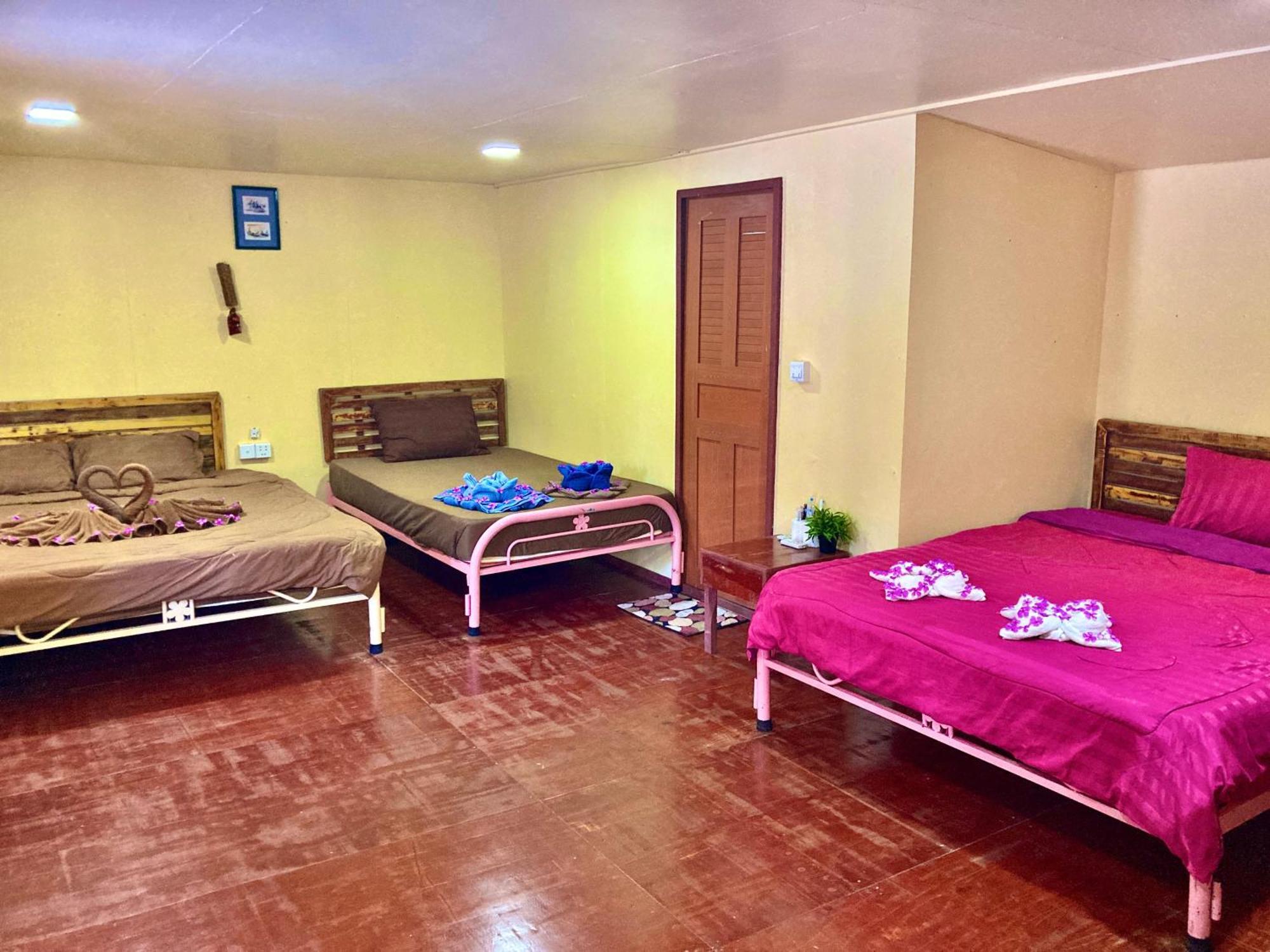 Lucky Sun Saracen Bay Hostel Koh Rong Sanloem Room photo