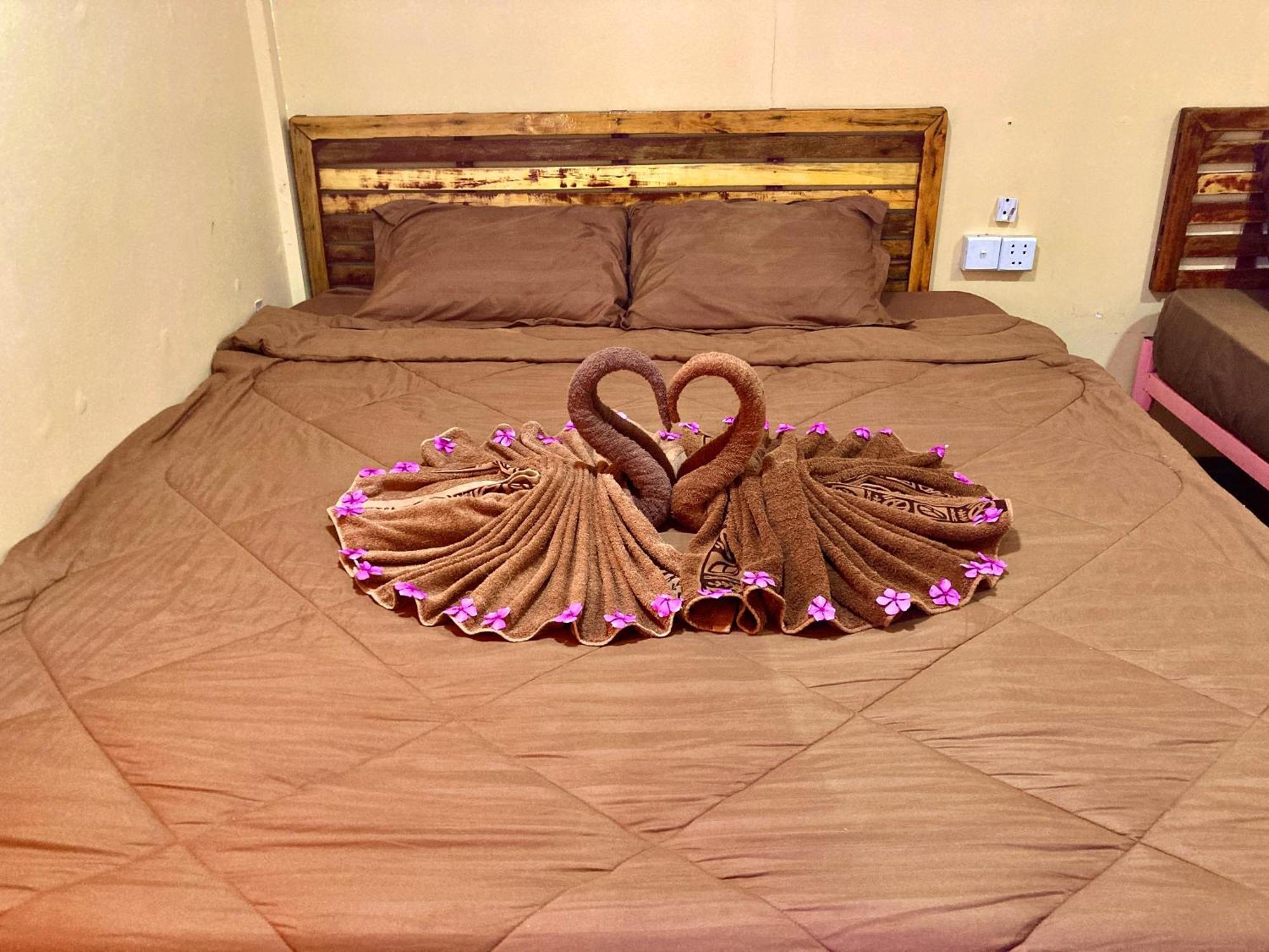 Lucky Sun Saracen Bay Hostel Koh Rong Sanloem Room photo